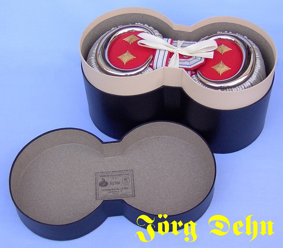 Epaulettenkarton5